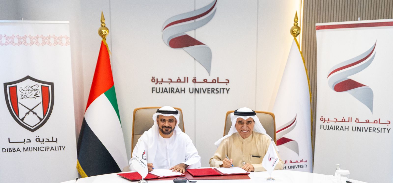 بلدية دبا وجامعة الفجيرة توقعان مذكرة تفاهم لتعزيز التعاون في مجالات التدريب والبحث العلمي وخدمة المجتمع