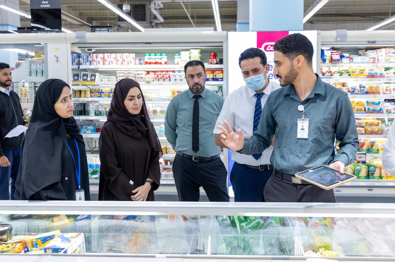 بلدية دبا تكثّف التفتيش على الأسواق لضبط الأسعار وجودة السلع بالتعاون مع وزارة الاقتصاد