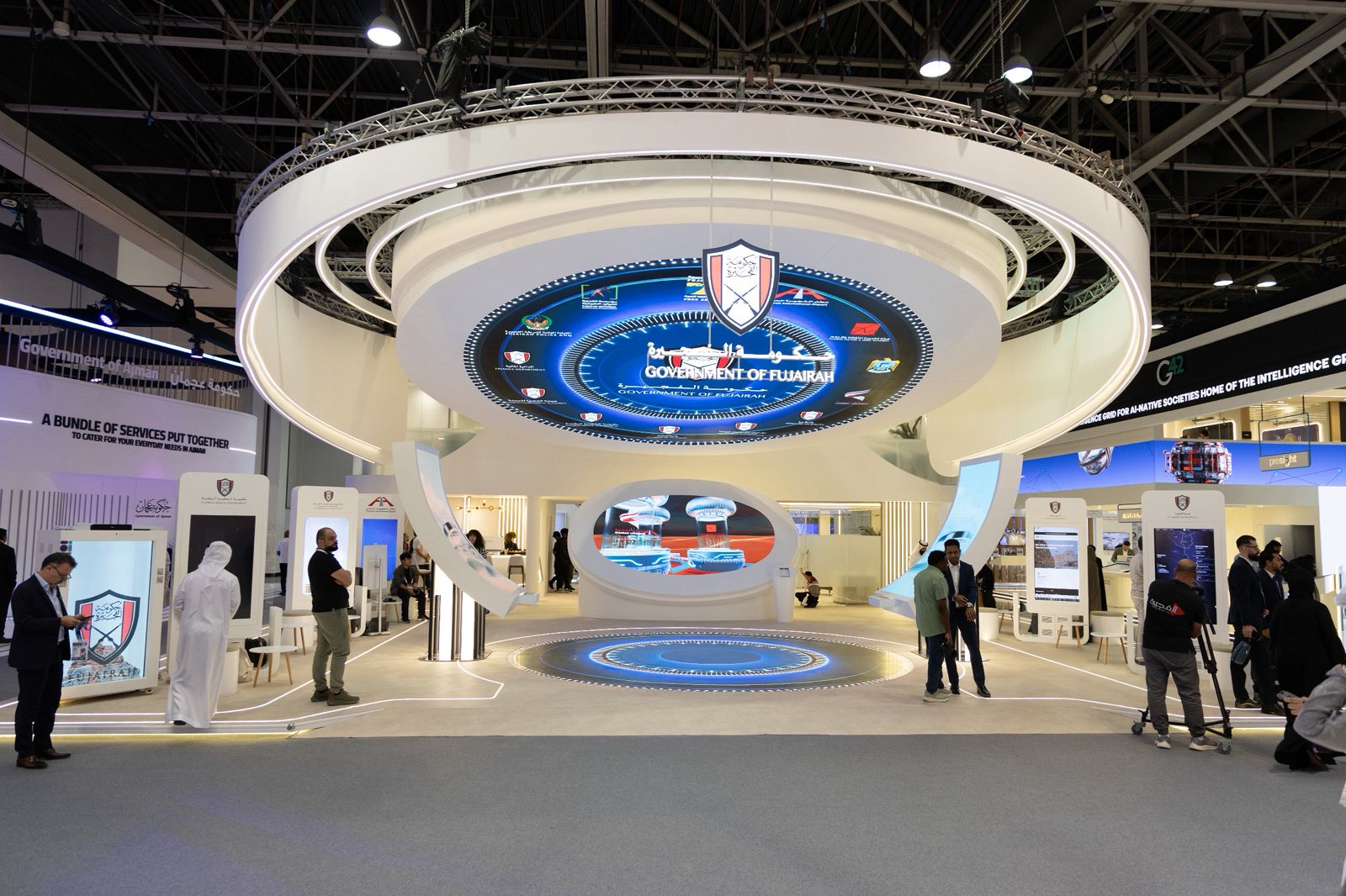 بلدية دبا تستعرض أبرز انجازاتها التقنية ضمن مشاركتها في معرض جيتكس 2025