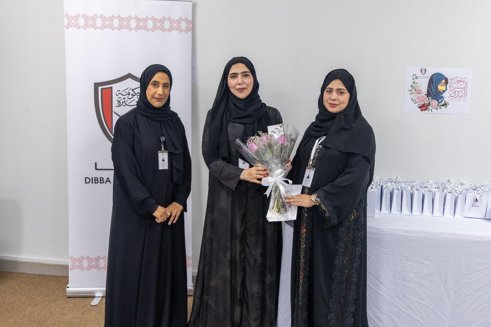 في يوم المرأة الإماراتية.. بلدية دبا تُشيد بعطاء موظفاتها وتكرم جهودهن