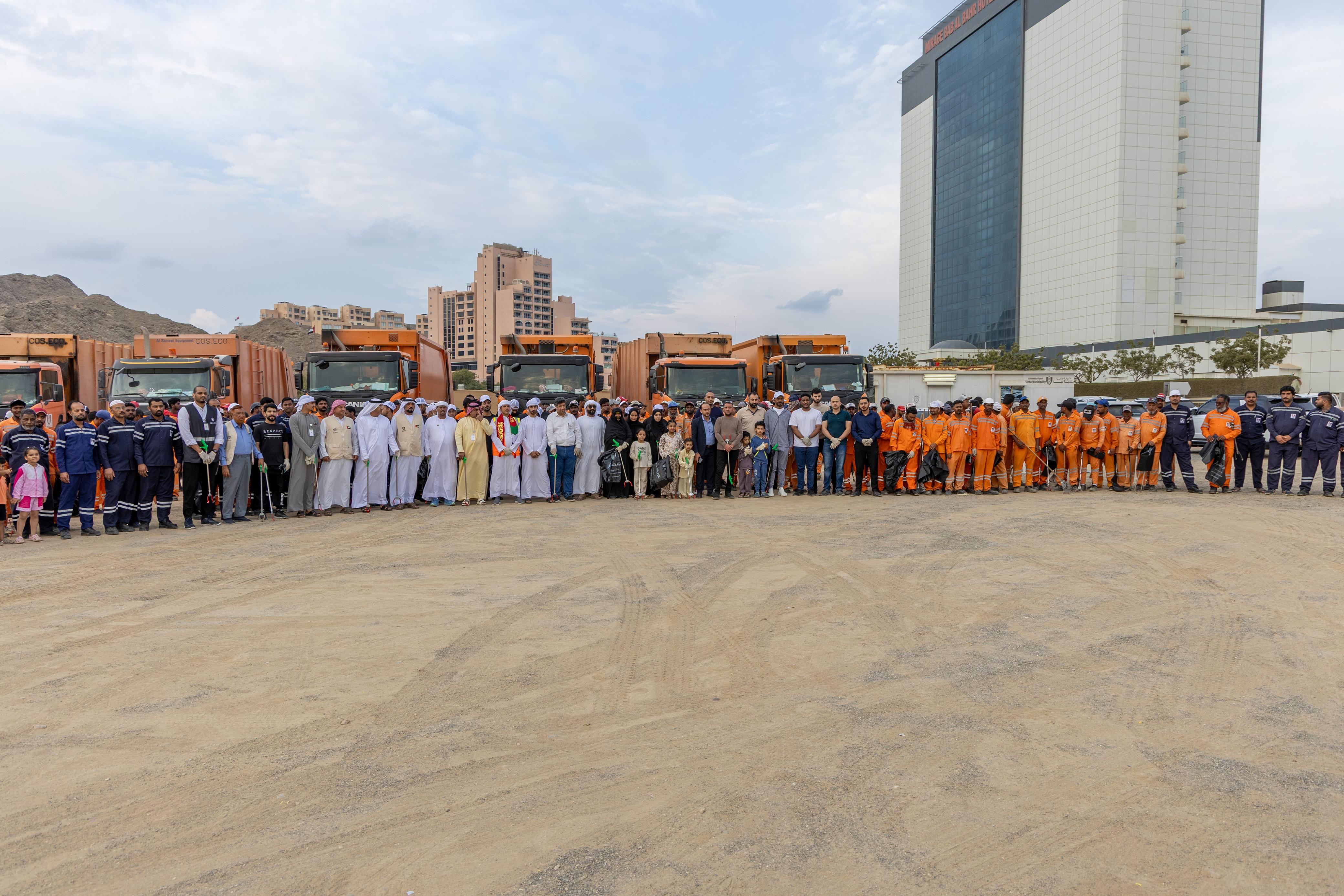 بلدية دبا تنفذ حملة نظافة لمنطقة الفقيت تحت شعار بيئتنا مسؤوليتنا